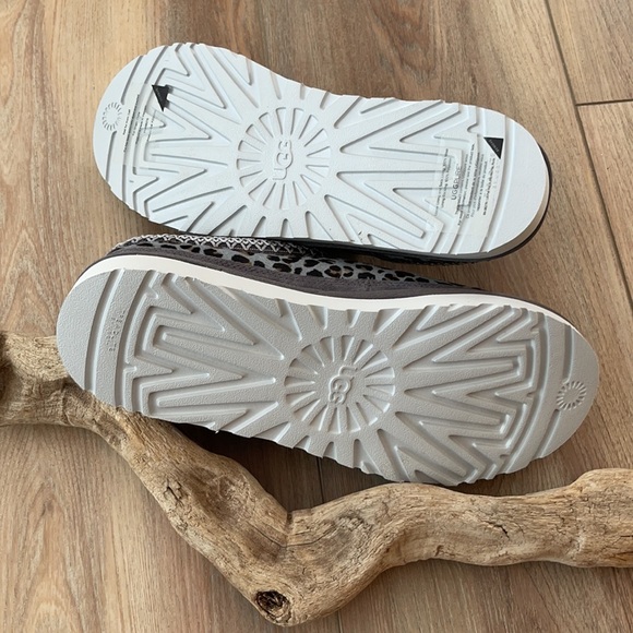 🍃🔆 UGG TASMAN LEOPARD SLIPPERS🔆🍃 - Picture 13 of 15